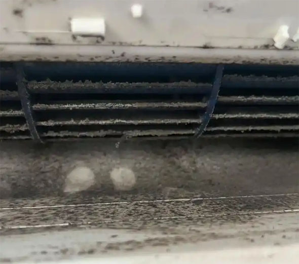 潜江空调吹的风有股烧焦味是怎么回事